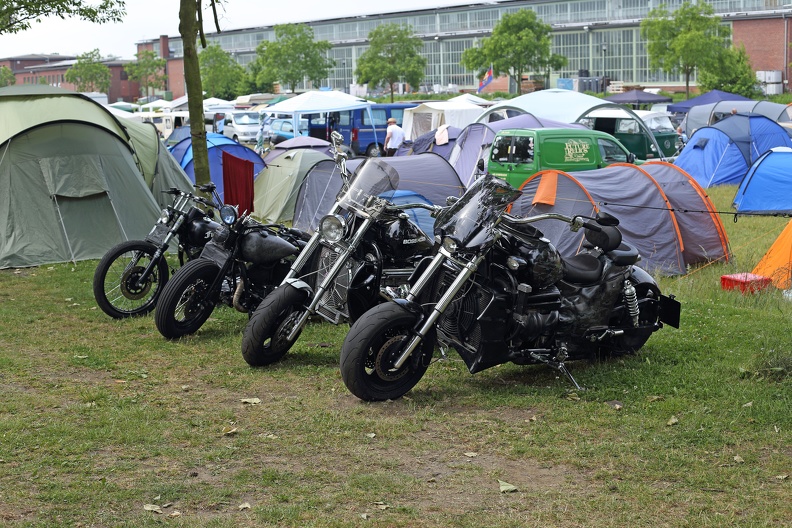 Sieht man nicht häufig,Boss Hoss auf einem Campingplatz boss_hoss_camping_5377.jpg