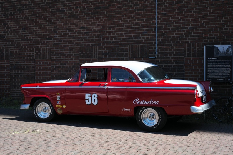 Ford Hot Rod in Rot-Weiß,nicht zu verwechseln mit dem im Ruhrgebiet beliebten Gericht Pommes Rot-Weiß ford_rot_weiss.jpg