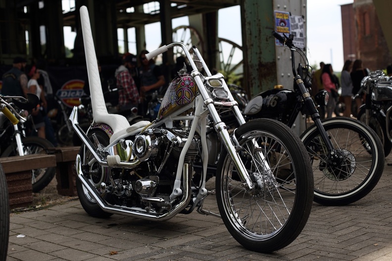 Harley Chopper Flowerpower mit Love and Peace Tank hd_love_and_peace_5410.jpg