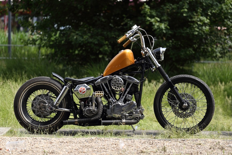 Panhead Bobber mit goldenem Tank und Lenkergriffen hd_panhead_5433.jpg