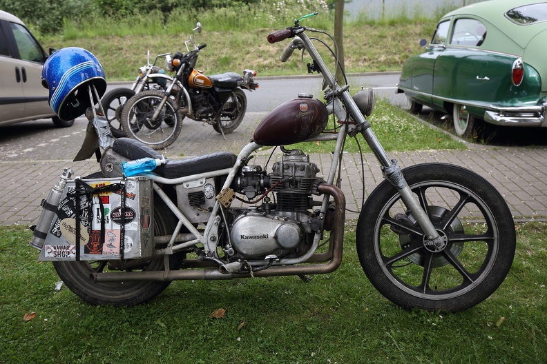 Spartanisch ausgerüstete Einzylinder Kawasaki mit Simson Tank und Alu Seitenkoffern kawasaki_simson_tank_2212.jpg