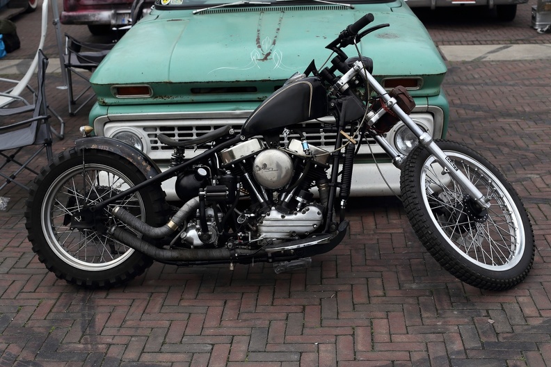 Panhead mit Stollenreifen