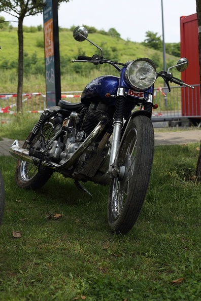 Die älteste Motorradmarke der Welt Royal Enfield ist selten als Customizing Objekt zu sehen,hier ein schöner Umbau royal_enfield_2281.jpg