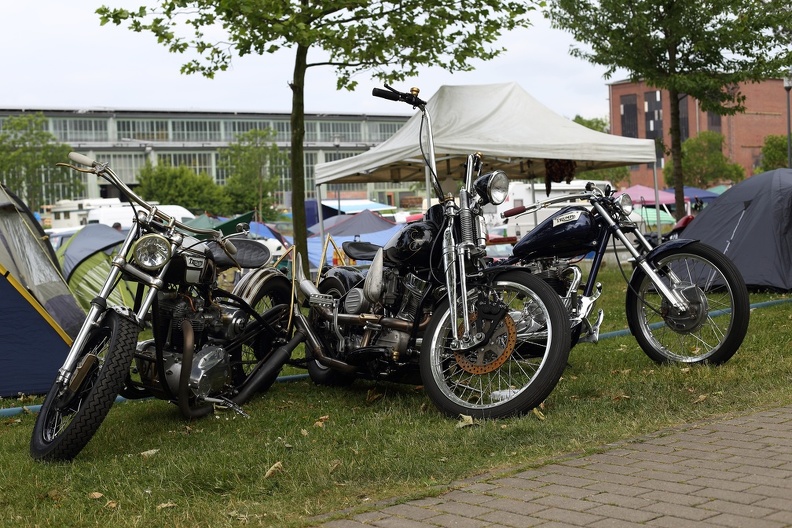 Zwei Triumphs und eine Harley Panhead auf dem Campground Zeche Ewald triumph_hd_panhead_5380.jpg