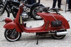 Vespa mit Seitentasche (847 visits) Vespa Roller mit Lederseitentasche,großem Rundscheinwerfer und Doppelfahrradsitzen Vespa mit Seitentasche