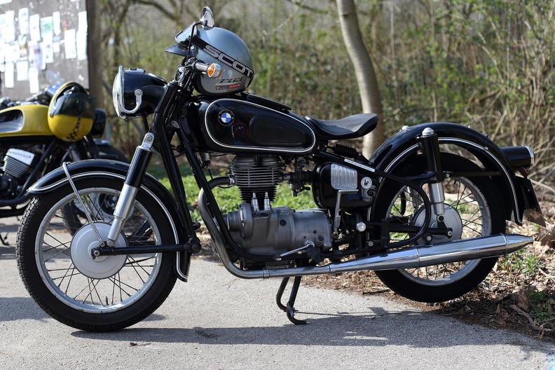 Die Einzylinder-Viertakt BMW R27 wurde zwischen 1960 und 1966 gebaut,diese hier stammt aus dem letzten Produktionsjahr bmw_r27_9496.jpg