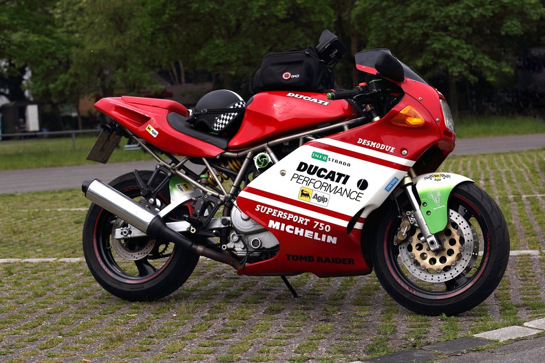 ducati_750_supersport_2075.jpg