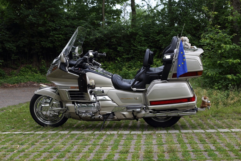 Die Honda GL 1500 hat einen wassergekühlter Sechszylinder-Viertakt-Boxermotor mit 98 PS,Kardanantrieb und Rückwärtsgang goldwing_2086.jpg