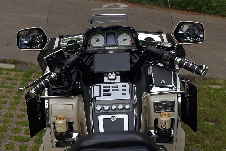 goldwing_cockpit_2089.jpg