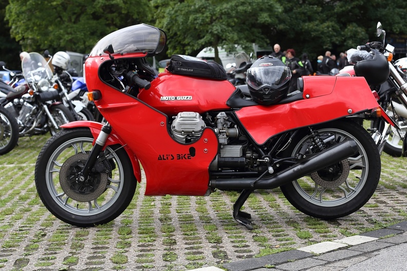 Moto Guzzi le Mans