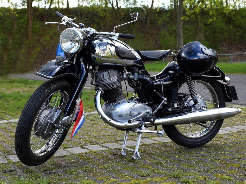 Die NSU Super Max wurde zwischen 1956 und 1963 hergestellt,dieses schöne Exemplar wurde im Jahr 1956 gebaut. nsu_9668.jpg