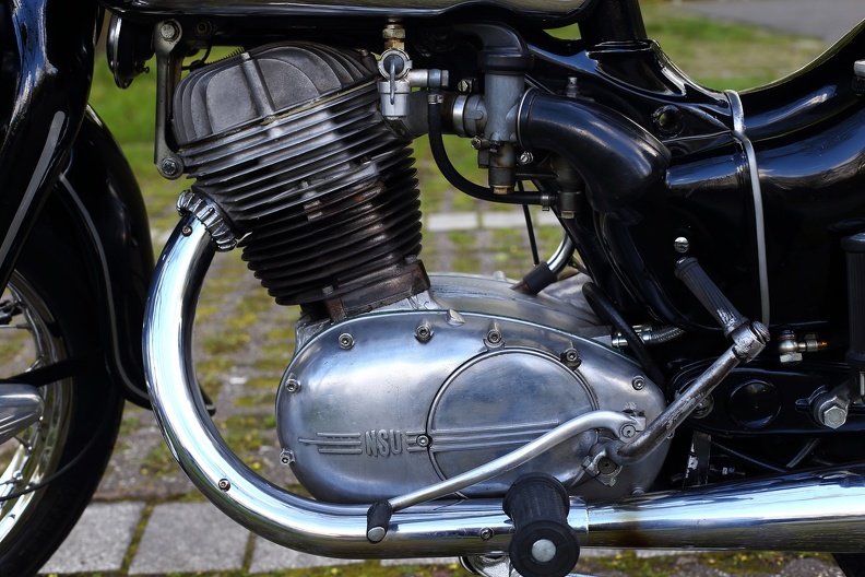 Der Einzylinder Viertakt Motor der NSU Supermax hat einen Hubraum mit 247 cm³ und leistet 18 PS. nsu_motor_9670.jpg
