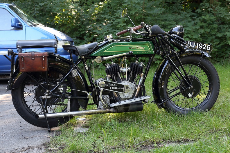 Royal Enfield Zweizylinder Baujahr 1926,man beachte die Hupe rechts am Lenker royal_enfield_5587.jpg