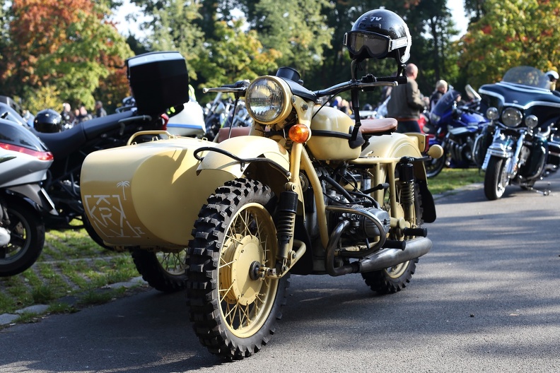 Ural-Gespann in Wüstenfarben mit Stollenreifen,alles klar zur Wüstendurchquerung ural_gespann_6585.jpg