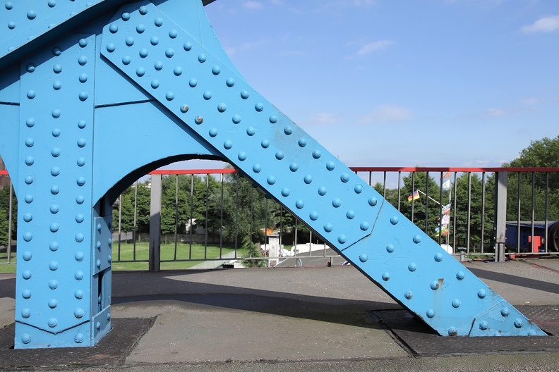 Blaue Bassin Brücke