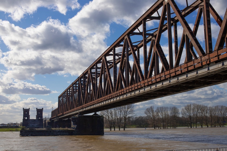 Eisenbahnbrücke Hochfeld