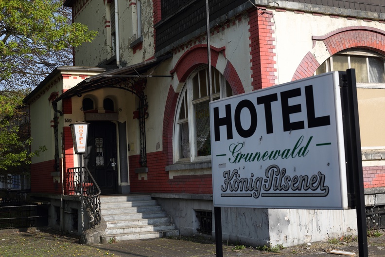 Eingangsbereich Hotel Grunewald mit Werbeschild hotel_grunewald_eingang_4010.jpg