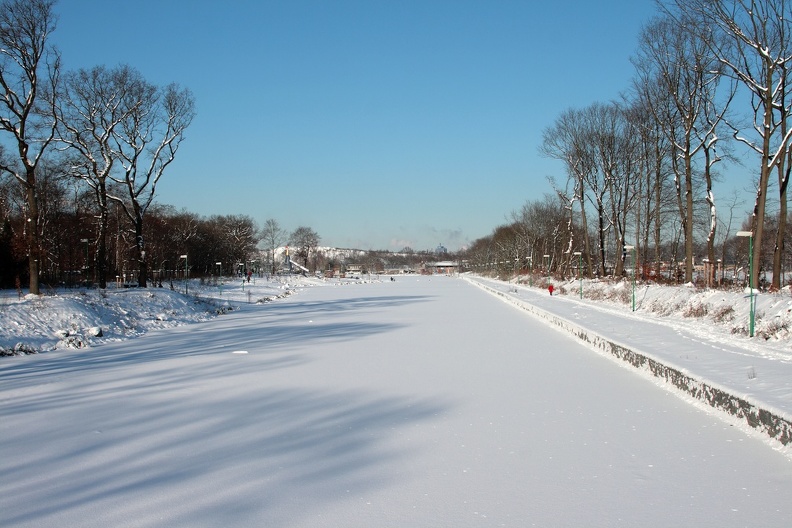 Parallelkanal im Winter