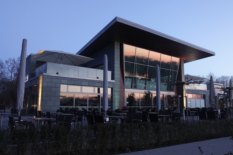 Seehaus bei Sonnenaufgang