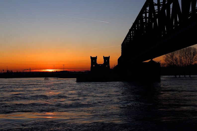 sonnenuntergang_bruecke_4981.JPG