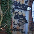 Eisentür mit Graffiti