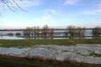 Ausblick (2807 visits) Von der Deichpromenade geht der Blick über den Rhein nach Duisburg- Walsum. Ausblick