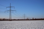 Strommasten im Winter