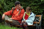 In der Aussenanlage (5123 visits) Die Tocher schaut als wollte sie etwas haben, der Vater hat den "Du hast doch schon genug" Blick. In der Aussenanlage