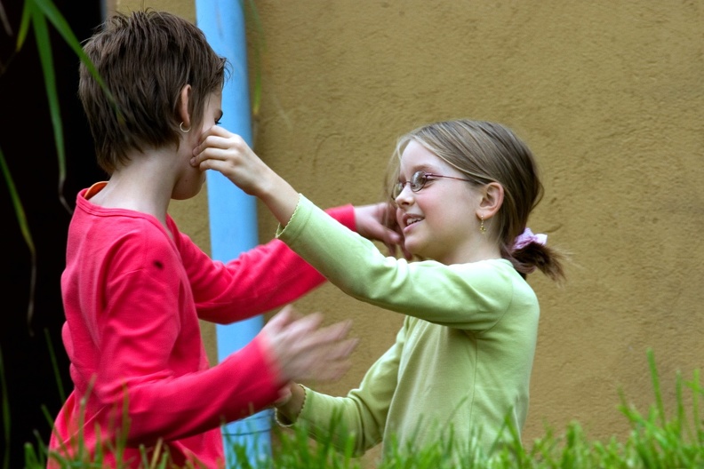 Spielende Mädchen