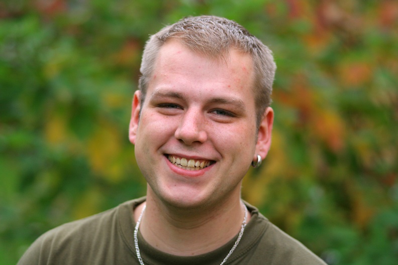 Alexander Jasinski ist Auszubildender Zootierpfleger seit Sommer 2007. Klar das er lacht, die Plätze sind begehrt. alexander_8605.jpg