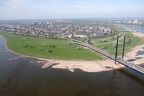 Ausblick nach Norden (1412 visits) Blick nach Norden über Rheinwiesen und die Rheinkniebrücke vom Rheinturm aus Ausblick nach Norden