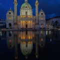Karlskirche bei Nacht