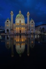 Karlskirche bei Nacht