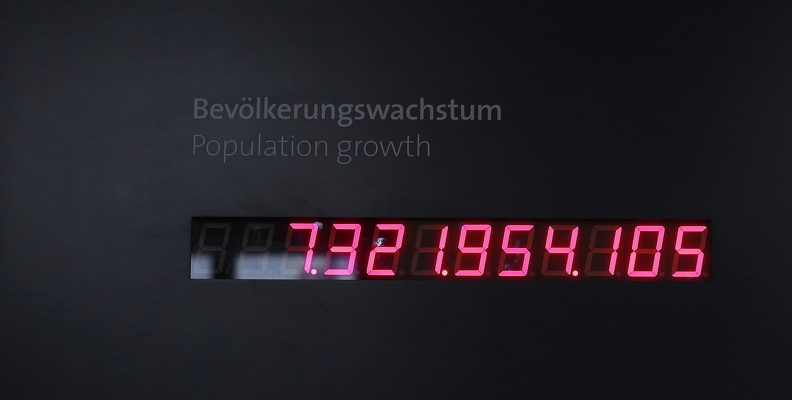 Anzahl Weltbevölkerung am 12.Mai 2016 laut Anzeige im Naturhistorischen Museum Wien nhm_weltbevoelkerung_1496.jpg