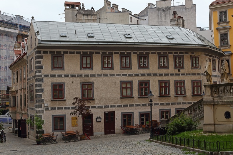 Sankt Ulrichsplatz im Gemeindebezirk Neubau st_ulrichsplatz_1370.jpg