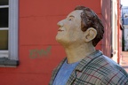 Hans guck in die Luft (1042 visits) Wo guckt der Hans wohl hin? Zum Mann auf dem Balkon des Underberg Hauses. Hans guck in die Luft