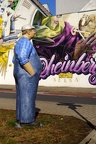 Wohlstandsfigur (1289 visits) Gut genährt steht der Blaumann am Orsteingang von Rheinberg. Wohlstandsfigur