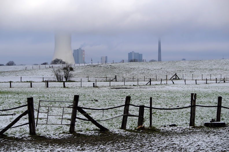 kraftwerk_schnee_weiden.jpg