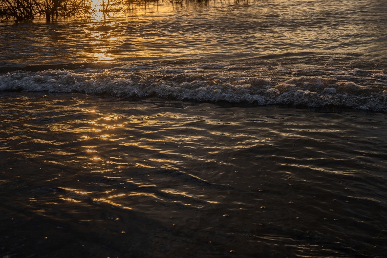 Sonnenuntergang mit Welle die_welle_2926.jpg