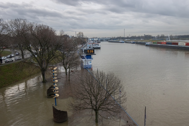 Rheinpegel Ruhrort am Freitag 5.2.21 bei 9,36 Metern pegel_ruhrort_hw_2198.jpg