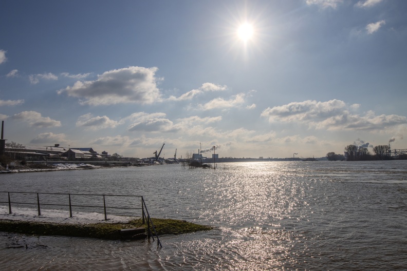 Südhafen mit Blick nach Süden im Gegenlicht kultushafen_sonne_3173.jpg