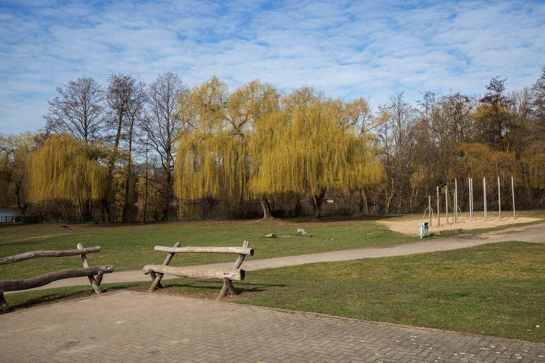 Am frühen Morgen ist niemand auf dem Spielplatz am Bergsee,wenn die Corona Pandemie beendet ist wird sich dass ändern bergsee_spielplatz_4249.jpg