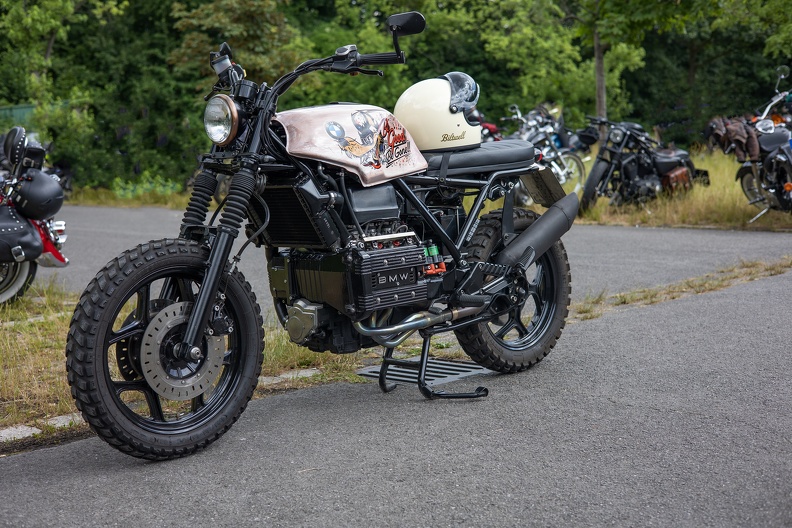BMW K75 Bobber ohne Schutzbleche,Rundscheinwerfer und farbigen Zündspulen bmw_k70_bobber_2517.jpg