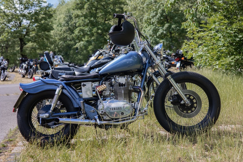 Schöner blauer Yamaha Bobber mit goldenem Kickstarter yamaha_xs650_bobber_2507.jpg