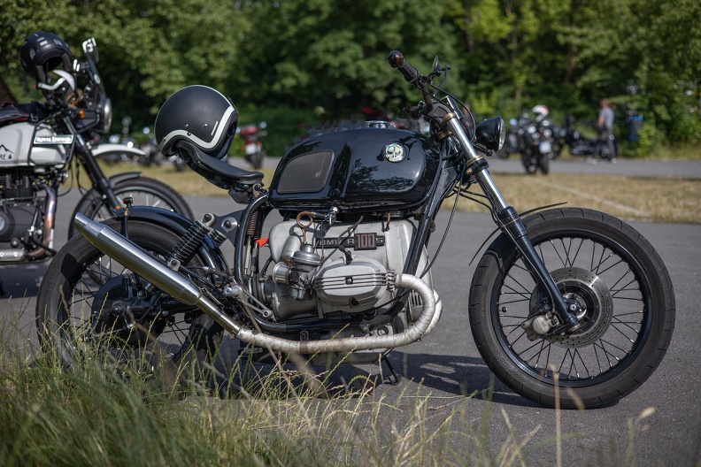 BMW Umbau aus R100S Boxermotor Tank der R65,Solositz aus Leder,hochgezogener Auspuffanlage sowie kleinem Rundscheinwerfer bmr_r100s_7245.jpg