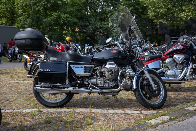 Die Moto Guzzi V1000 G5 hat den für die Marke typischen längs eingebauten 90°-V2 949 ccm Motor mit 61 PS,sie wurde zwischen 1979 und 1985 in 3857 Exemplaren gebaut guzzi_v1000_g5_7254.jpg