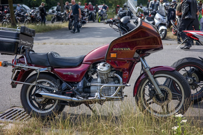 Die Honda Silver Wing wurde mit Vollverkleidung angeboten honda_gl500_silverwing_7251.jpg