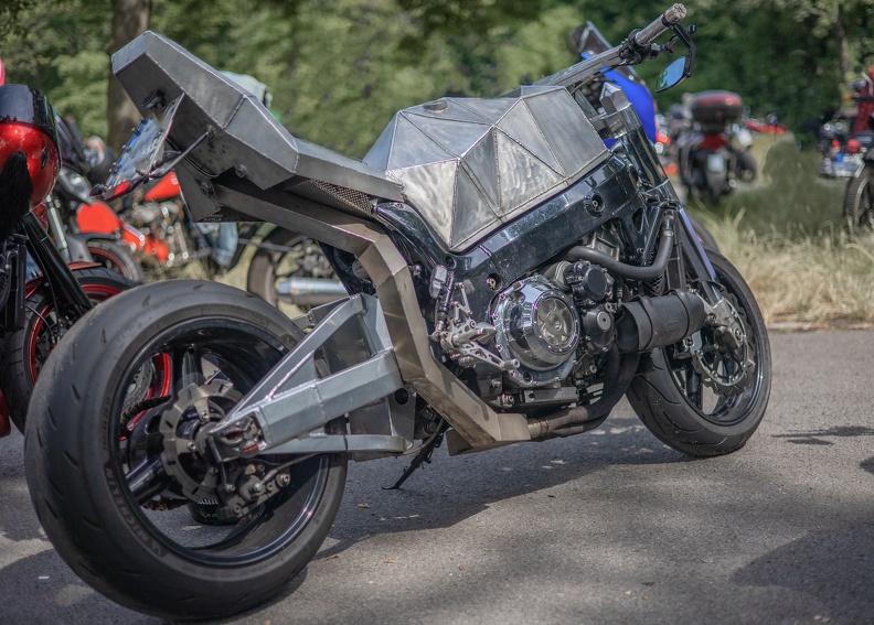 Suzuki Streetfighter mit Alu Hinterradschwinge Alu Sitzbank und Alutank,ein toller Eyecatcher suzi_streetfighter_alu_7280.jpg