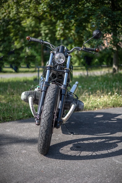 BMW R100S Umbau frontal mit kleinem Scheinwerfer bmw_r100s_bobber_frontal_6656.jpg