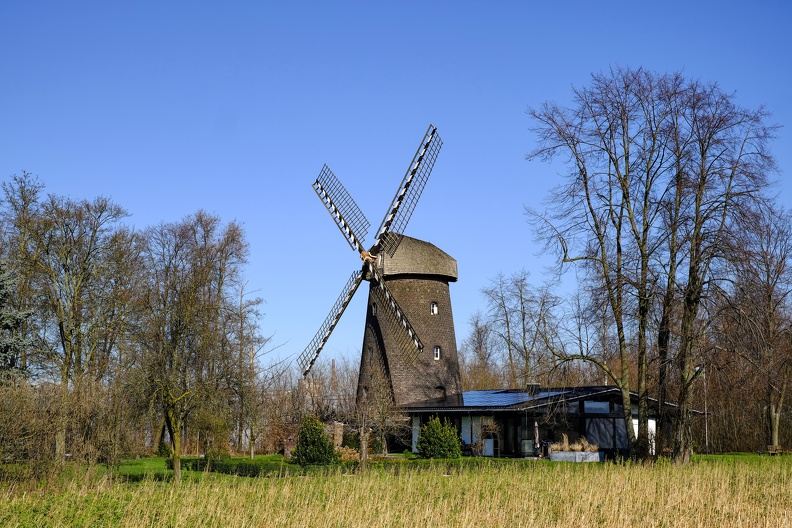 Errichtet 1871, stillgelegt vermutlich im Zweiten Weltkrieg. 1973 renoviert. 2002 Stahlruten mit Holzgatter erneuert. DSCF2885.JPG